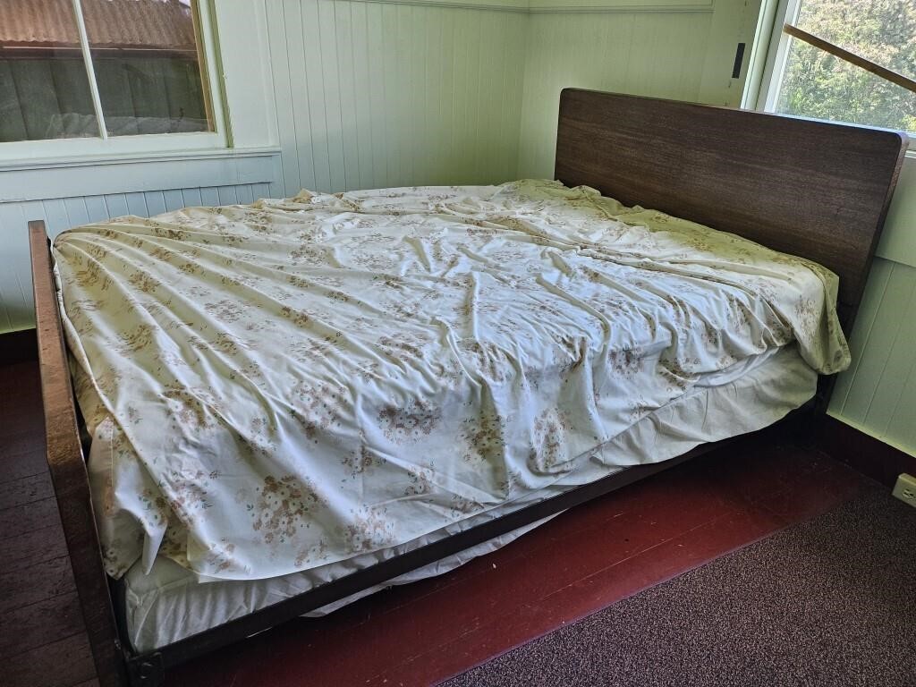 Vintage full size metal bed & linens