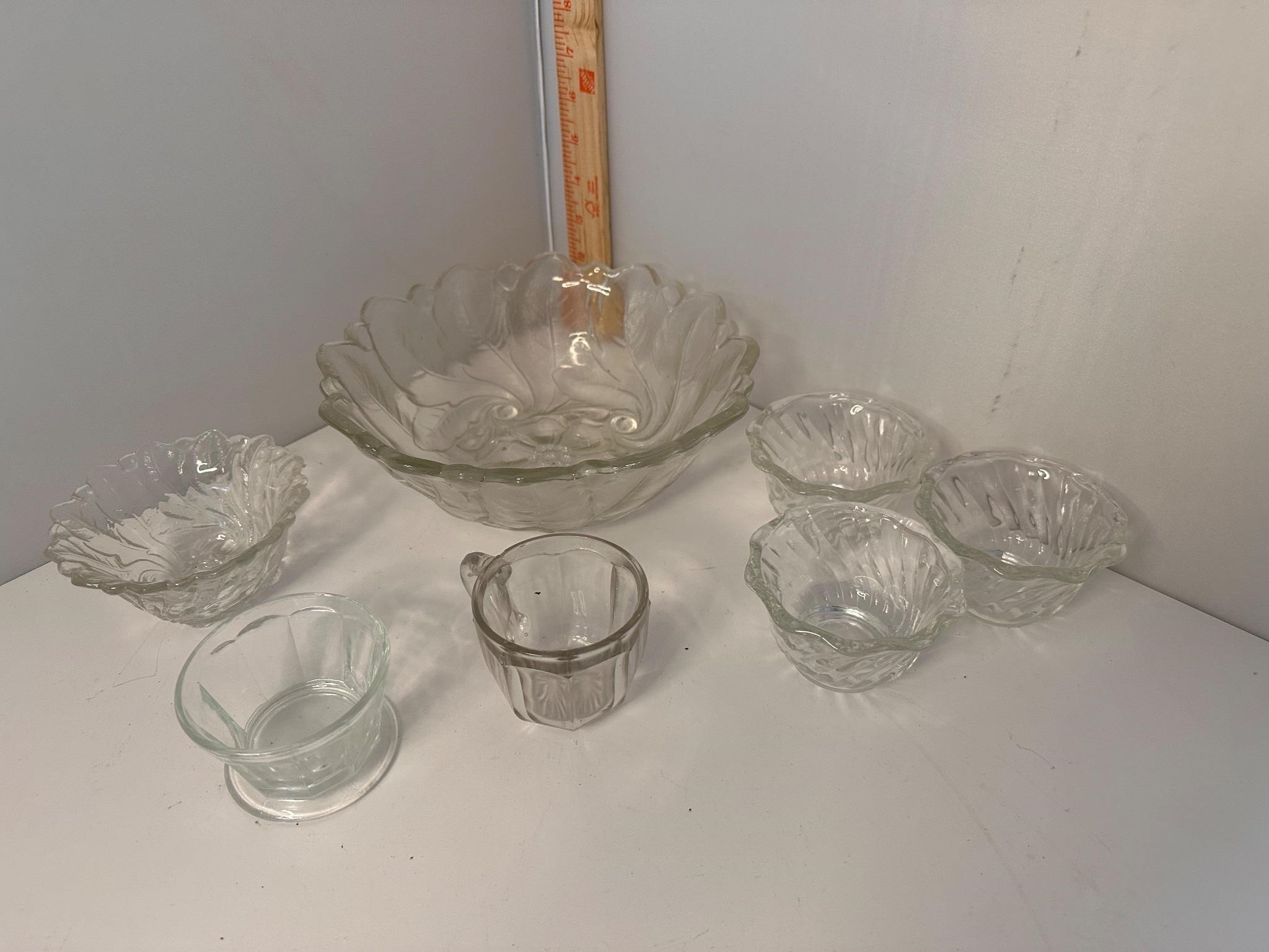 Serving bowl and smaller bowls