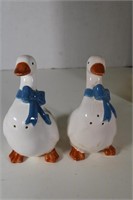 Vintage Goose Salt & Pepper Shaker chip on back of