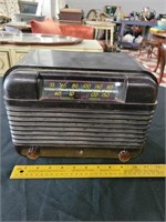 1940s REGAL antique vacuum tube bakelite radio