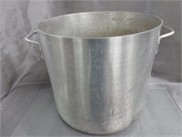 Very Large Aluminum Stock Pot -Needs Cleaning
