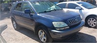 2001 Lexus RX 300 Base runs/moves