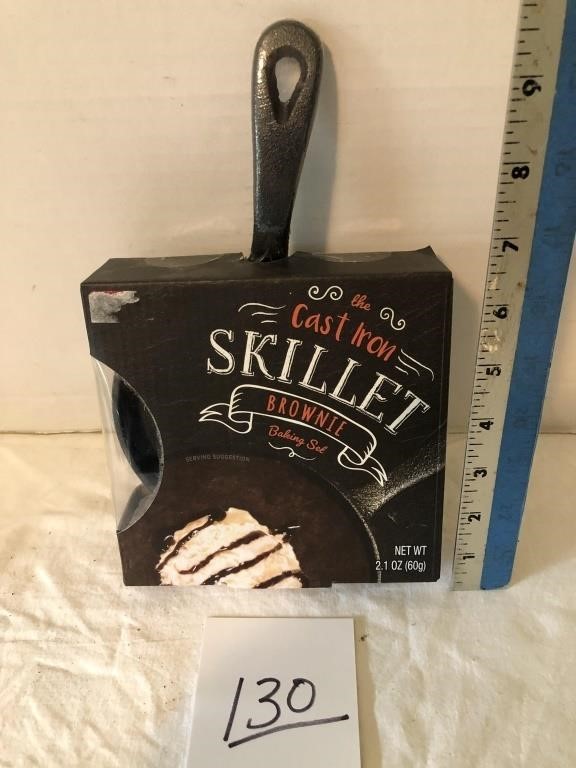 Cast iron skillet brownie baking set, unopened