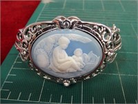 Mother & Child Cameo bracelet. Hinged.