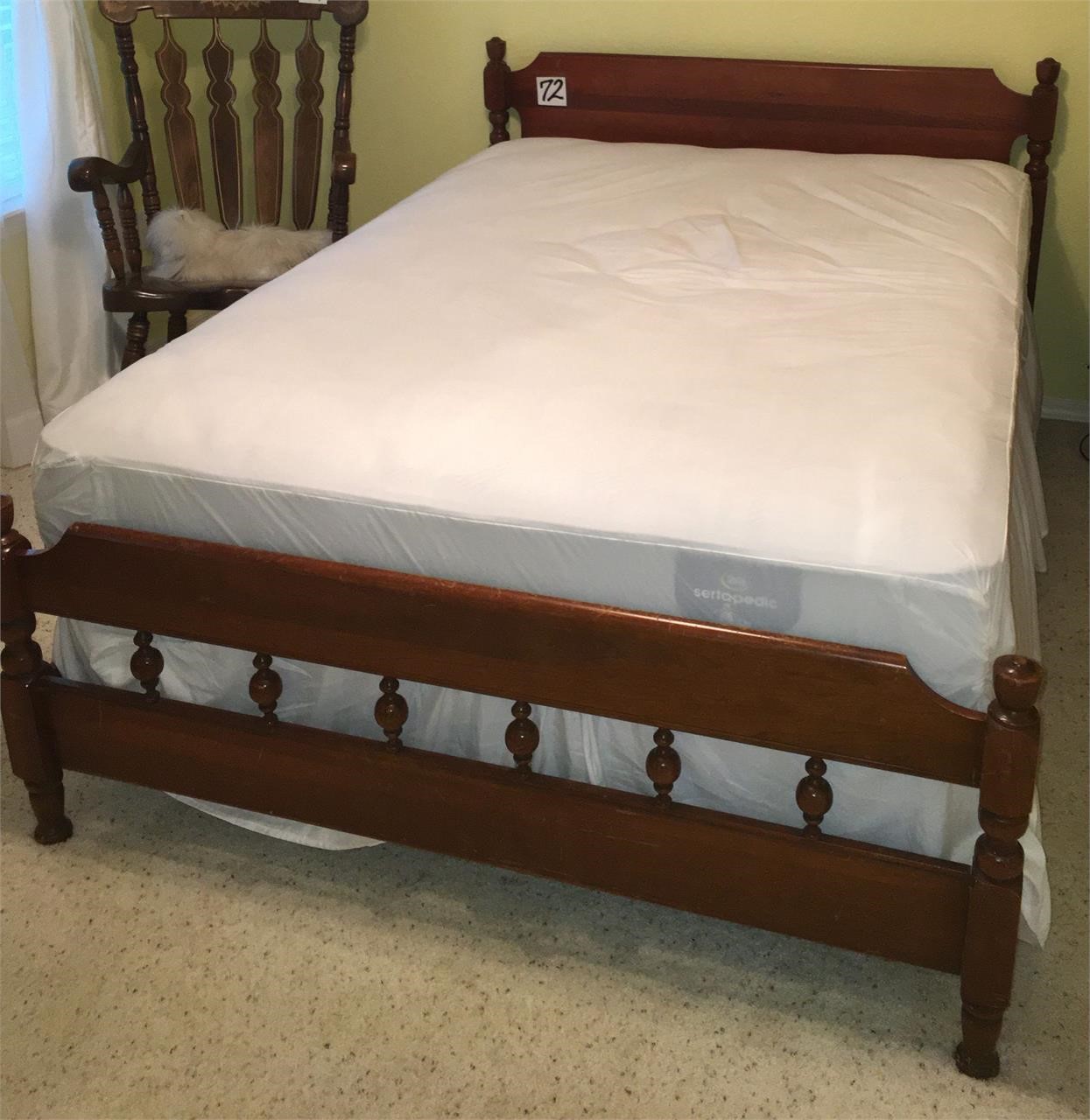 Full Size Bed w/Mattress & Box Springs