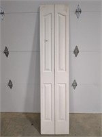 Single white bi-fold door 17.5"w x79"h