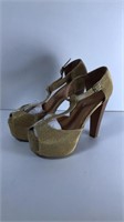 New Daily Shoes Size 9 1/2 Gold Heals