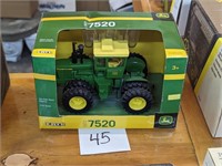 Ertl John Deere 7520 Tractor