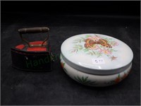 Daher Decorative Tin W Buttons/Pins & Pin Cushion