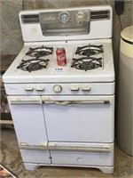 OLD CALORIC KITCHEN GAS STOVE
