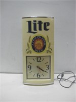 Coors Lite Light/Clock Powers On See Info