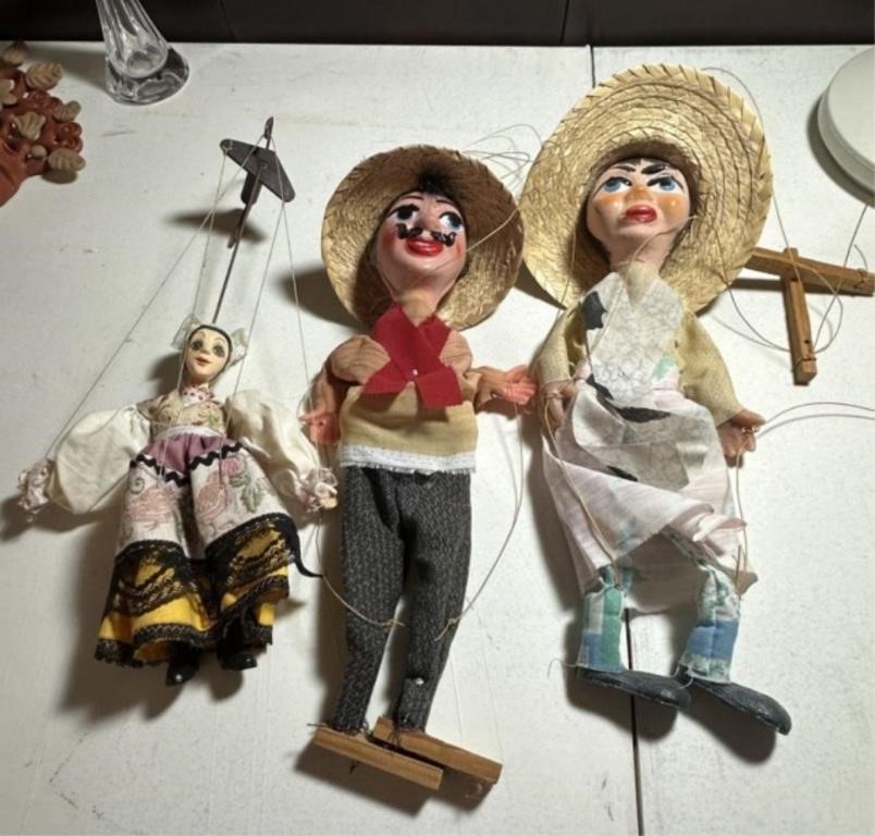 3 String Puppets / Marionette