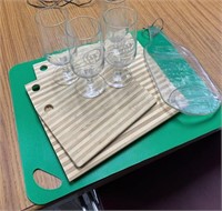 (5) CUTTING BOARDS AND (4) WINE GLASSES