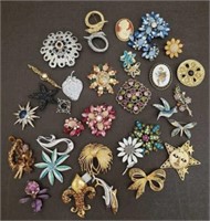 Lot of Pretty Brooches & Clip On Earrings. Some