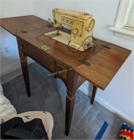 Singer Stylist Zigzag Model 413 Sewing Machine