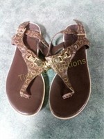 Guess sandals size 5 used