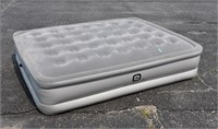 Inflatable mattress, holding air
