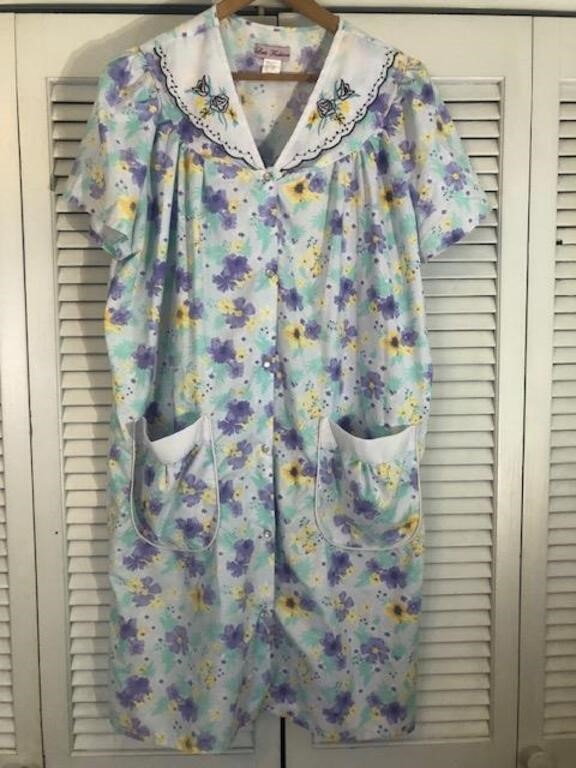 VINTAGE NIGHTGOWNS, HOUSECOATS, SLIPS & MORE - ENDS 5/13/24