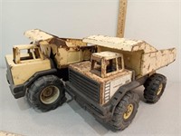 Tonka metal dump trucks toys