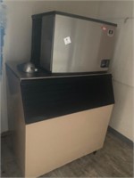 working Commercial Manitowoc ice Machine