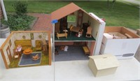 Doll houses & doll furniture