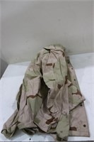 MEDIUM SHORT MILLITARY COLD WEATHER CAMO COAT