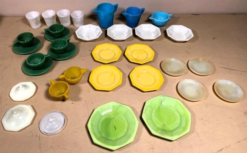 childs dinnerware/ tea service- slag / jadite