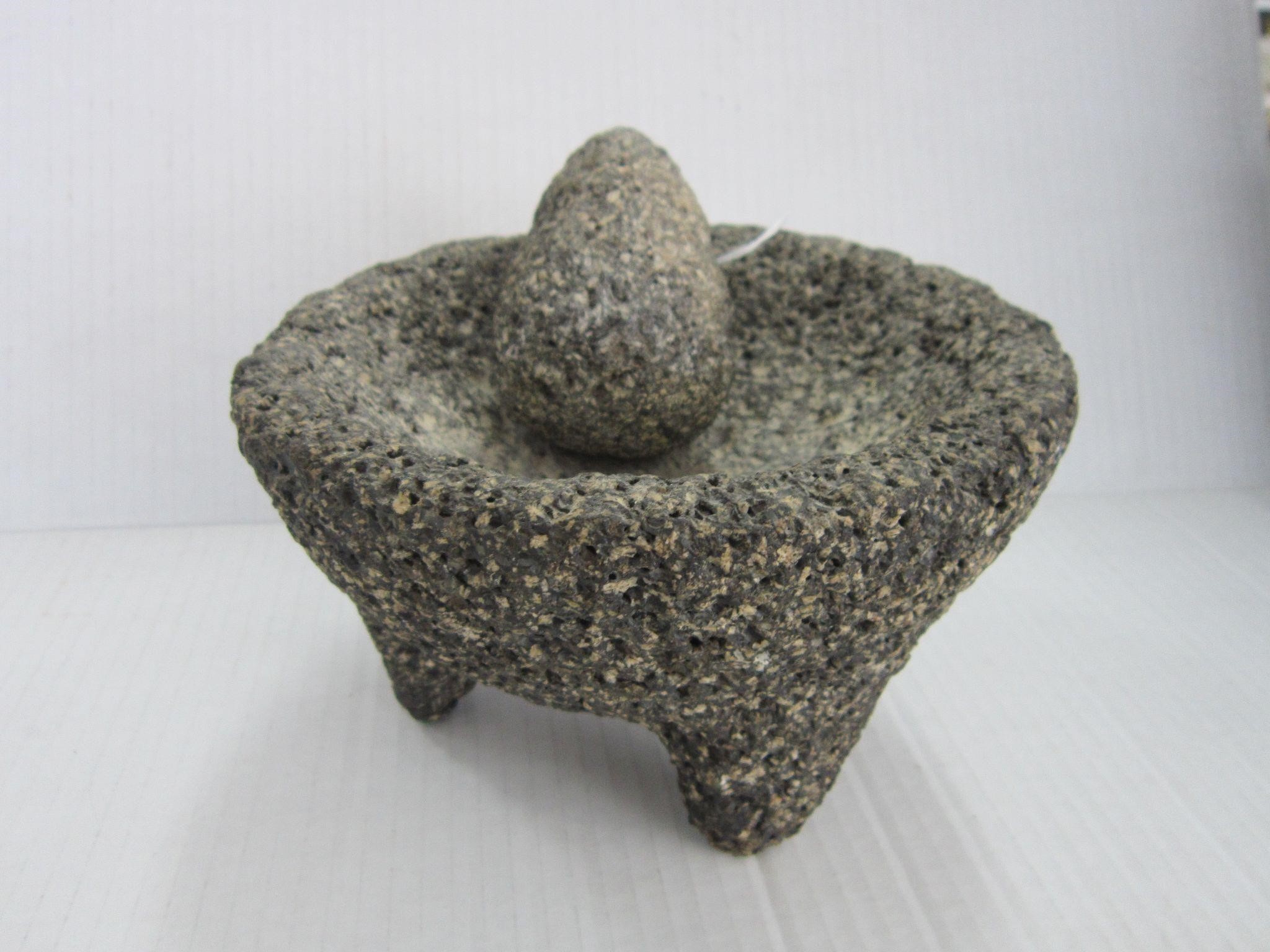 MOLCAJETE