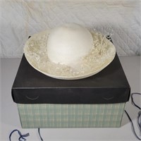 Vtg Women's White Straw Hat & Box