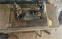 ANTIQUE SINGER SEWING MACHINE