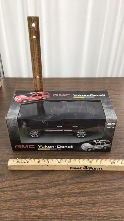 GMC Yukon-Denali 1:24 friction car