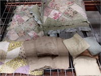 Bedspread 80x90 w 2 shams 25x18