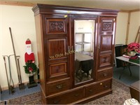 Beautiful Edwardian Mahogany Wardrobe with Beveled