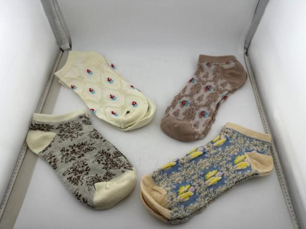 4 pairs of Flower & Lace size 5-7 socks