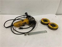 Dewalt side grinder. Works. 4 1/2 “grinding wheels