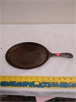 Oval cast iron pan