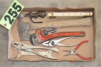 Hatchet, pliers, and more (1 LOT)