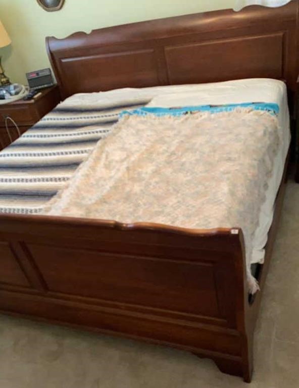 Richardson Brother King Size Sleigh Bed