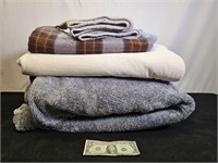 4x Fuzzy Blankets