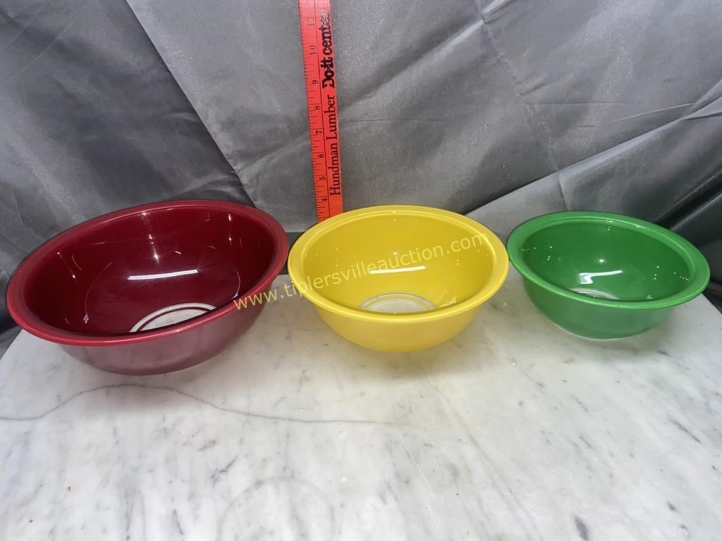 Pyrex clear bottom nesting bowls