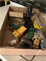 Miscellaneous train parts, stoplight
And small