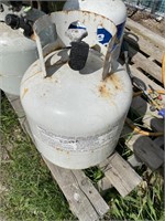 Full 5 gallon propane tank
