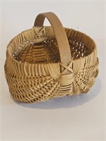 VINTAGE BUTT EGG BASKET. VERY NICE