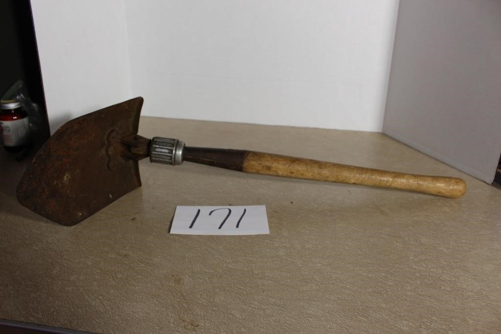 WWII US ARMY TRENCH SHOVEL