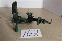 LARGE APPLE PEELER MISSING 1 PART?