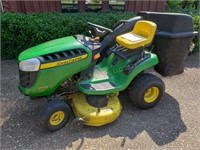 2018 JOHN DEERE Lawn Tractor D105 Auto