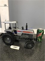 Scale Models White 2-135 cab tractor