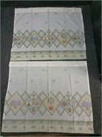 Lot 2: Vintage curtain panels, 22.5" x 29.5"