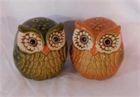 Ceramic owl salt & pepper shakers, 3" tall