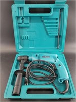 Makita electric drill with handle, like new in cas
